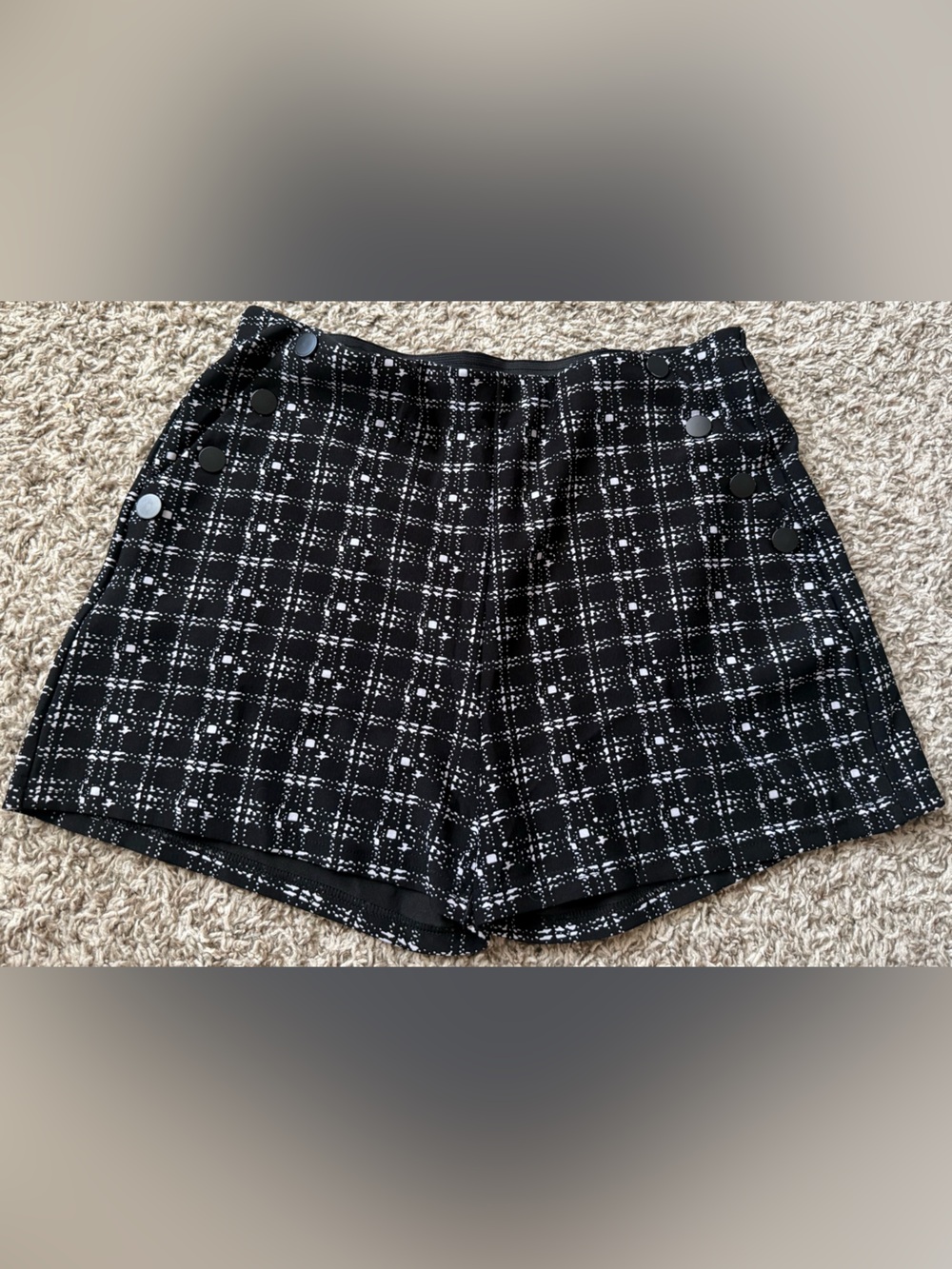 Kyoyo Tweed Shorts | Classic BLK-WTE Pattern With Decorative Buttons And Pockets